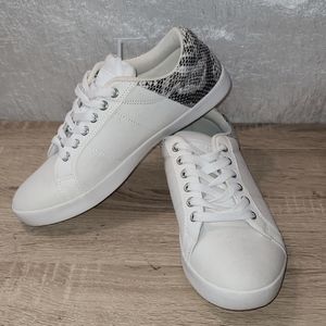 NWOB HYPNOTIC TENNIS SHOES